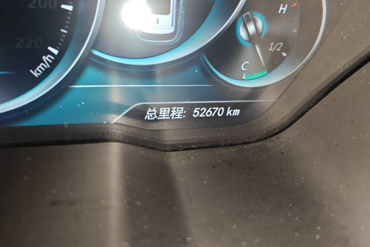 Used Zotye T700 2017 1.8T Dual-Clutch Prestige Model Odometer Close Up
