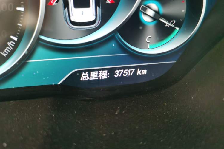 Used Zotye T700 2017 1.8T Dual-Clutch Luxury Model Odometer Close Up