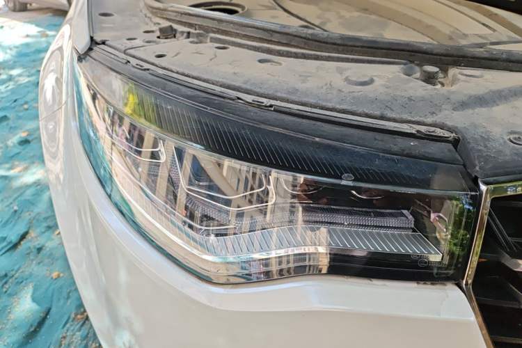 Used Zotye T700 2017 1.8T Dual-Clutch Prestige Model Right Front Headlight