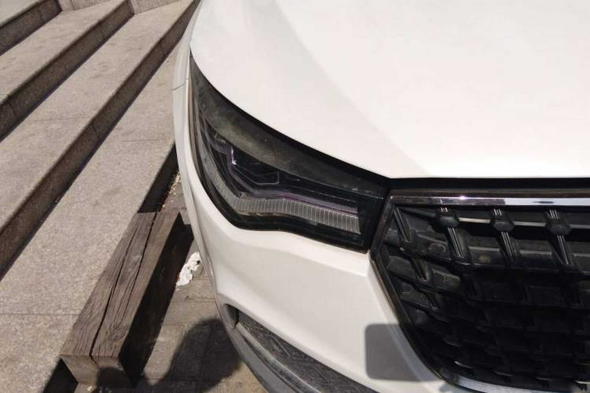 Used Zotye T700 2017 1.8T Dual-Clutch Luxury Model Right Front Headlight