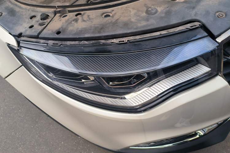 Used Zotye T700 2017 1.8T Dual-Clutch Luxury Model Right Front Headlight