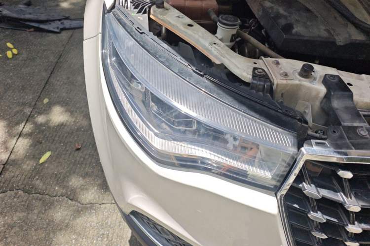 Used Zotye T700 2017 1.8T Manual Luxury Model Right Front Headlight