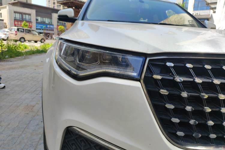 Used Zotye T700 2017 1.8T Manual Luxury Model Right Front Headlight