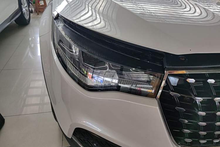 Used Zotye T700 2017 1.8T Dual-Clutch Prestige Model Right Front Headlight