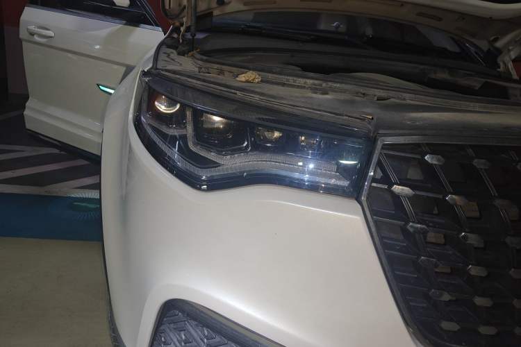 Used Zotye T700 2017 1.8T Dual-Clutch Prestige Model Right Front Headlight