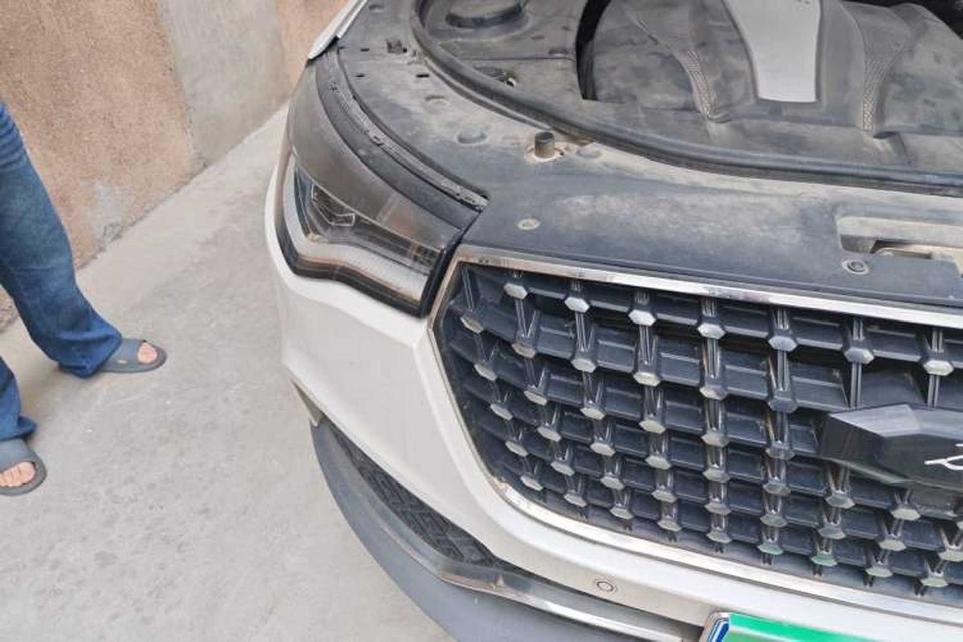 Used Zotye T700 2017 1.8T Dual-Clutch Prestige Model Right Front Headlight