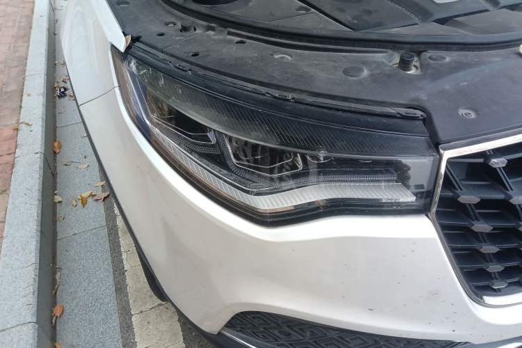 Used Zotye T700 2017 1.8T Dual-Clutch Luxury Model Right Front Headlight