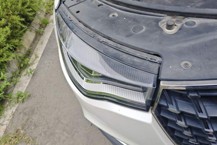 Used Zotye T700 2017 1.8T Dual-Clutch Prestige Model Right Front Headlight
