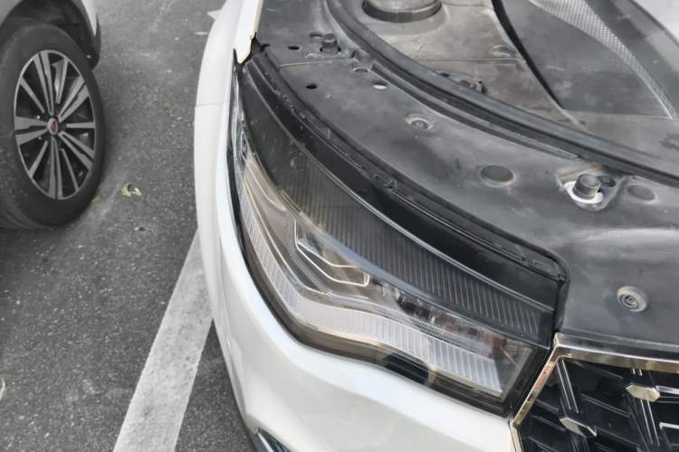 Used Zotye T700 2017 1.8T Dual-Clutch Flagship Model Right Front Headlight
