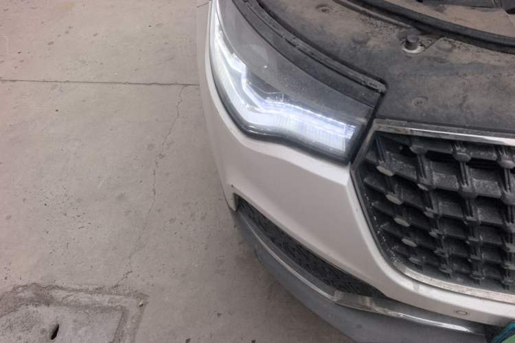 Used Zotye T700 2017 1.8T Dual-Clutch Luxury Model Right Front Headlight