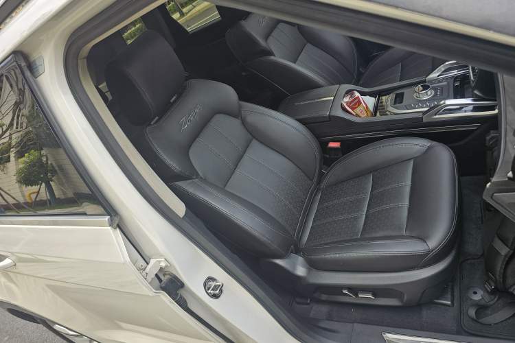 Used Zotye T700 2017 1.8T Dual-Clutch Prestige Model Right Front Seat