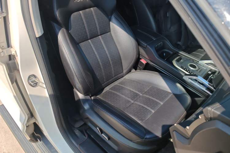 Used Zotye T700 2017 1.8T Dual-Clutch Prestige Model Right Front Seat
