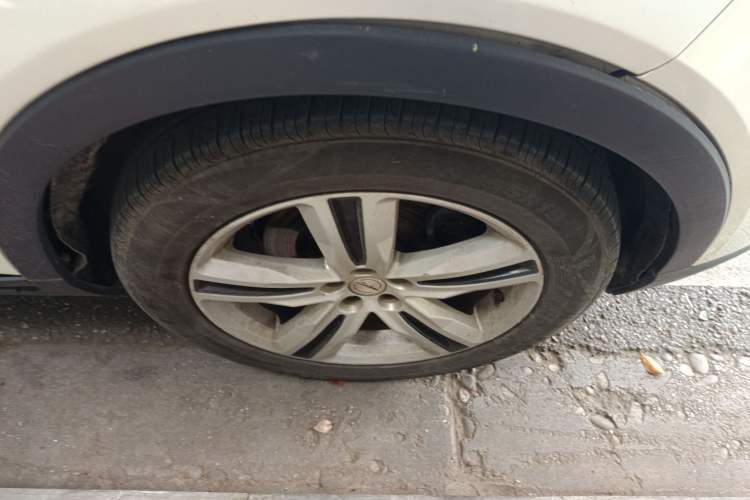 Used Zotye T700 2017 1.8T Dual-Clutch Luxury Model Right Front Wheel Hub