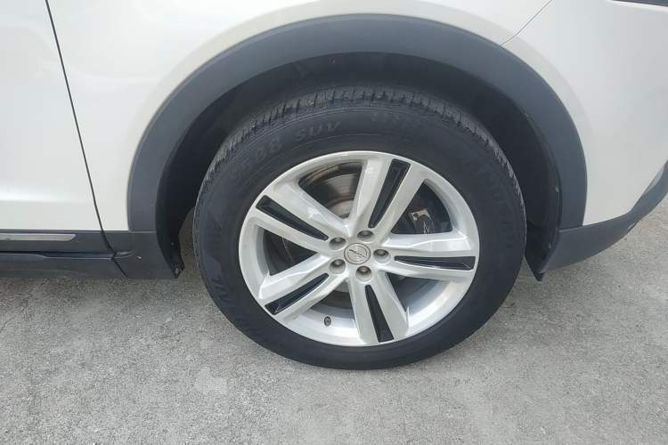 Used Zotye T700 2017 1.8T Dual-Clutch Luxury Model Right Front Wheel Hub