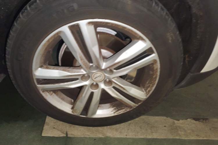 Used Zotye T700 2017 1.8T Dual-Clutch Luxury Model Right Front Wheel Hub