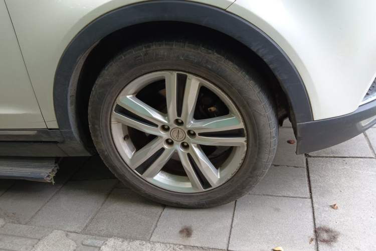 Used Zotye T700 2017 1.8T Dual-Clutch Luxury Model Right Front Wheel Hub