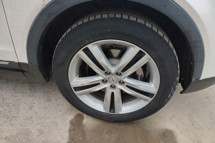 Used Zotye T700 2017 1.8T Dual-Clutch Luxury Model Right Front Wheel Hub