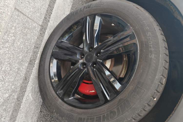 Used Zotye T700 2017 1.8T Dual-Clutch Flagship Model Right Front Wheel Hub