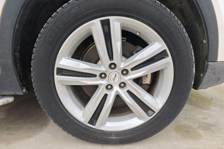 Used Zotye T700 2017 1.8T Dual-Clutch Luxury Model Right Front Wheel Hub