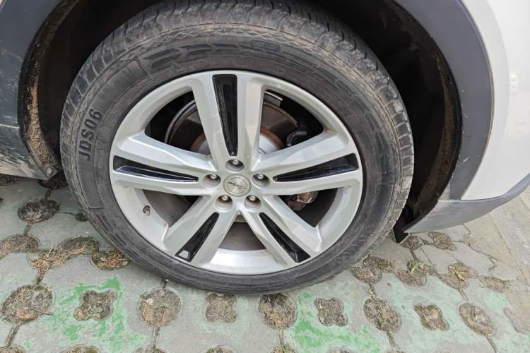 Used Zotye T700 2017 1.8T Dual-Clutch Luxury Model Right Front Wheel Hub