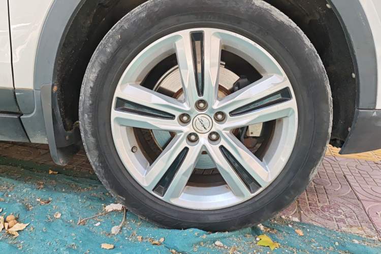 Used Zotye T700 2017 1.8T Dual-Clutch Prestige Model Right Front Wheel Hub