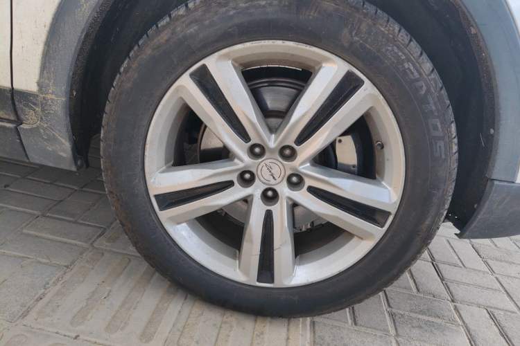 Used Zotye T700 2017 1.8T Dual-Clutch Luxury Model Right Front Wheel Hub