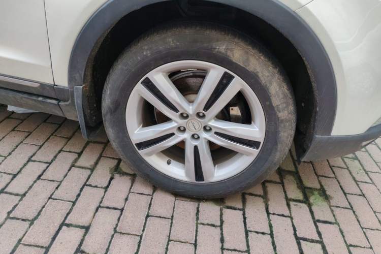 Used Zotye T700 2017 1.8T Dual-Clutch Luxury Model Right Front Wheel Hub