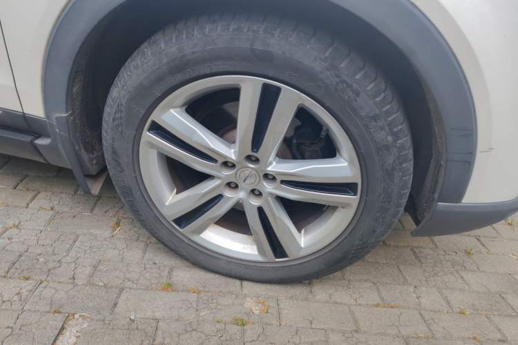 Used Zotye T700 2017 1.8T Dual-Clutch Prestige Model Right Front Wheel Hub