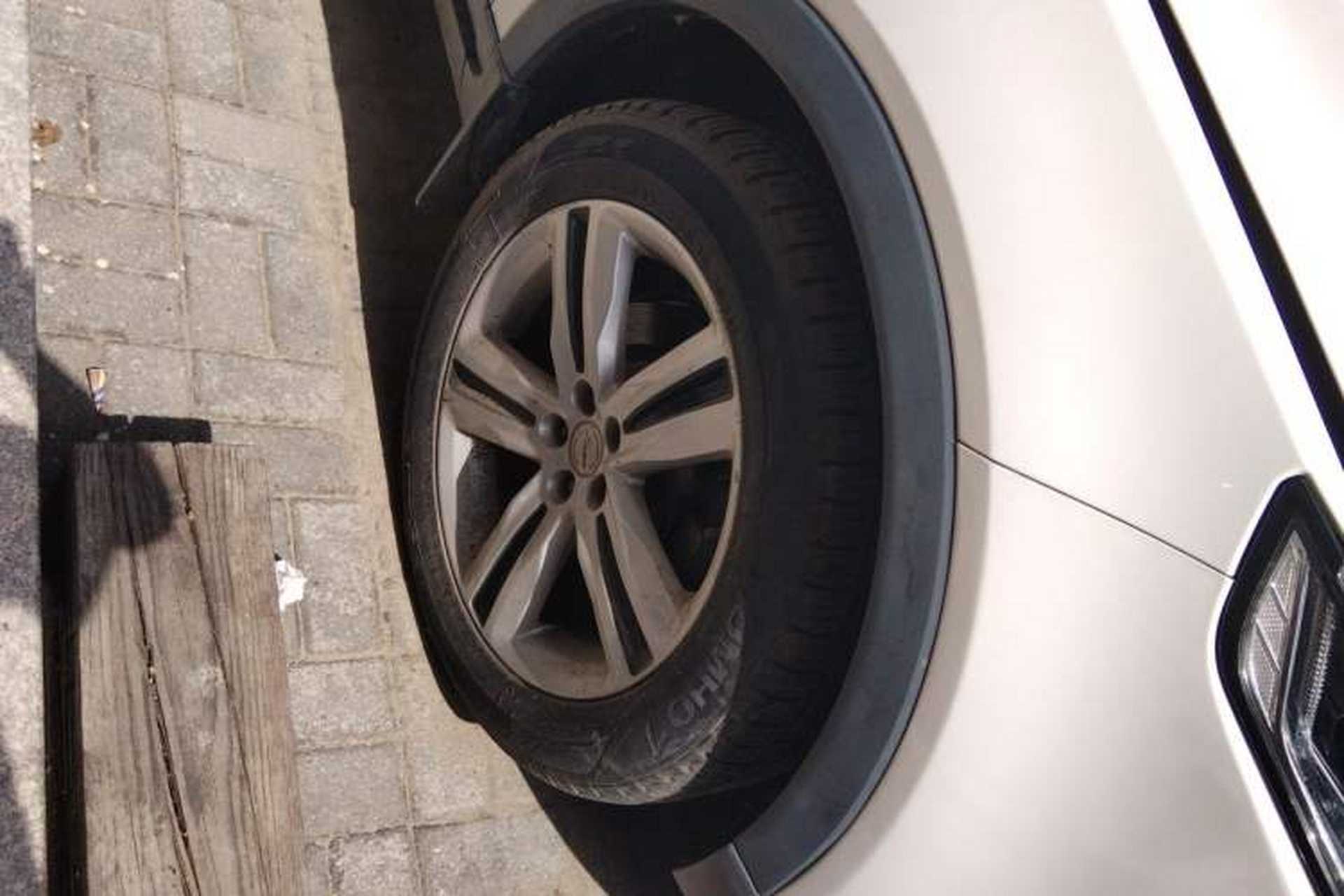 Used Zotye T700 2017 1.8T Dual-Clutch Luxury Model Right Front Wheel Hub