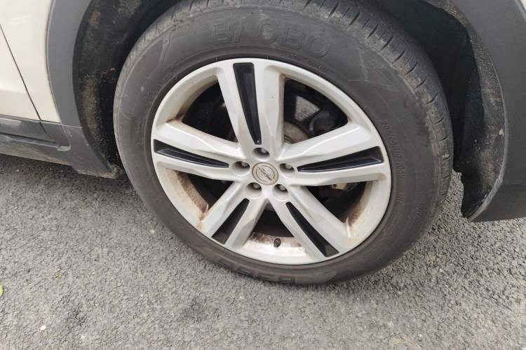 Used Zotye T700 2017 1.8T Dual-Clutch Luxury Model Right Front Wheel Hub