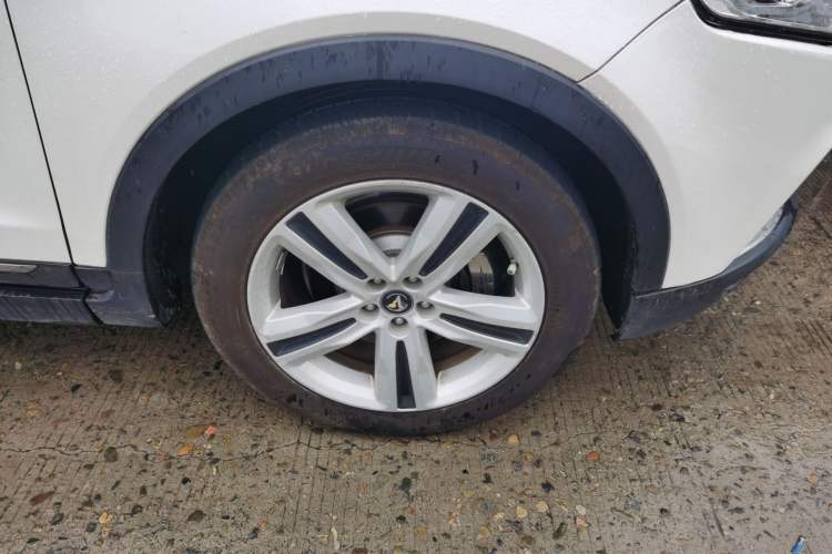Used Zotye T700 2017 1.8T Dual-Clutch Prestige Model Right Front Wheel Hub