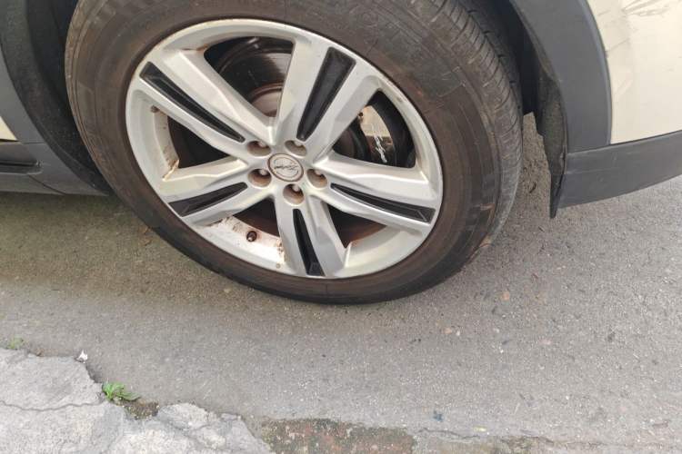 Used Zotye T700 2017 1.8T Dual-Clutch Luxury Model Right Front Wheel Hub