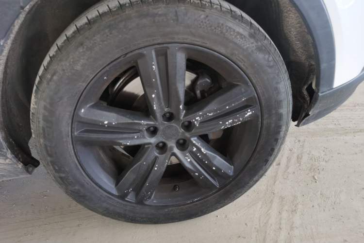 Used Zotye T700 2017 1.8T Dual-Clutch Luxury Model Right Front Wheel Hub