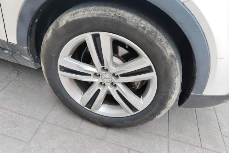 Used Zotye T700 2017 1.8T Dual-Clutch Luxury Model Right Front Wheel Hub