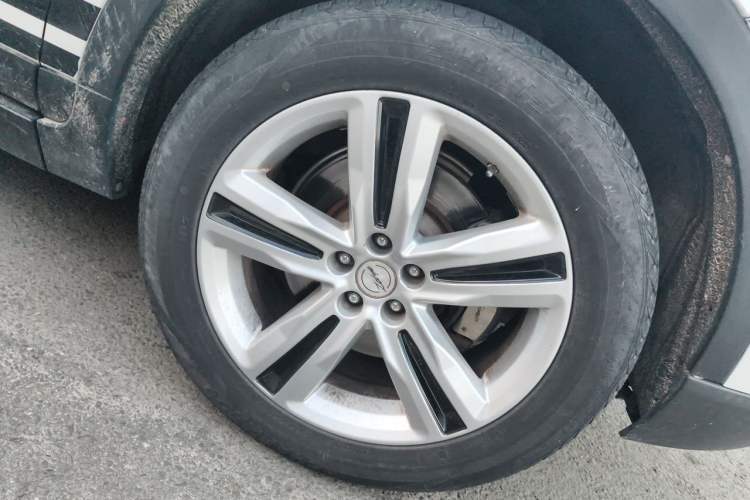 Used Zotye T700 2017 1.8T Dual-Clutch Luxury Model Right Front Wheel Hub