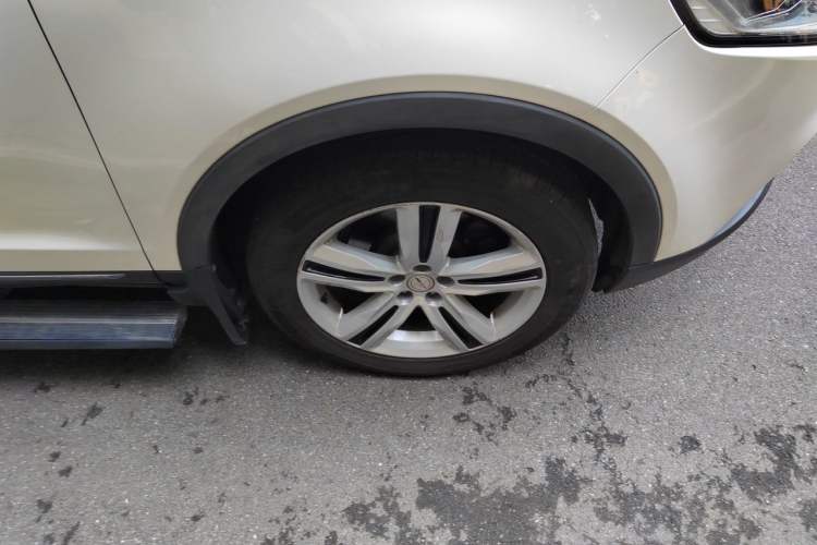 Used Zotye T700 2017 1.8T Dual-Clutch Prestige Model Right Front Wheel Hub