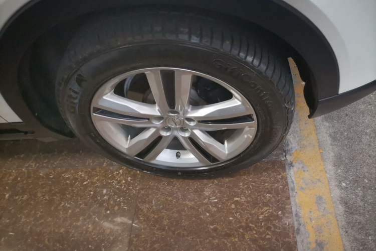 Used Zotye T700 2017 1.8T Dual-Clutch Luxury Model Right Front Wheel Hub