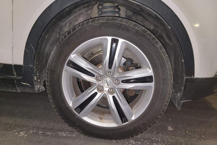 Used Zotye T700 2017 1.8T Dual-Clutch Luxury Model Right Front Wheel Hub