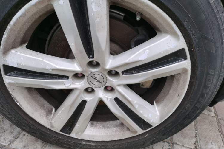 Used Zotye T700 2017 1.8T Dual-Clutch Luxury Model Right Front Wheel Hub