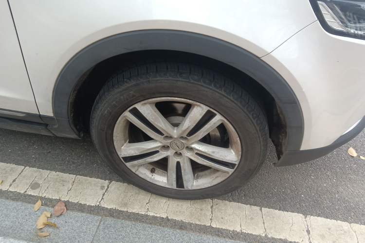 Used Zotye T700 2017 1.8T Dual-Clutch Luxury Model Right Front Wheel Hub