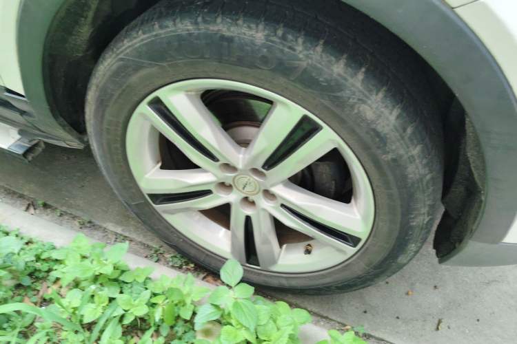 Used Zotye T700 2017 1.8T Dual-Clutch Luxury Model Right Front Wheel Hub