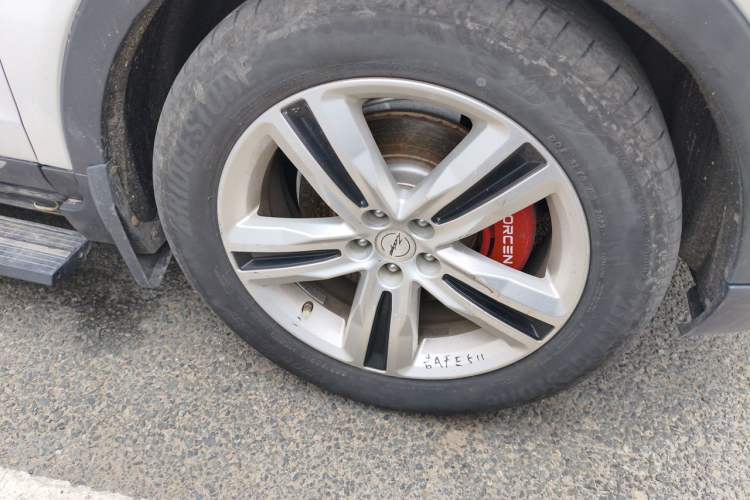 Used Zotye T700 2017 1.8T Dual-Clutch Prestige Model Right Front Wheel Hub
