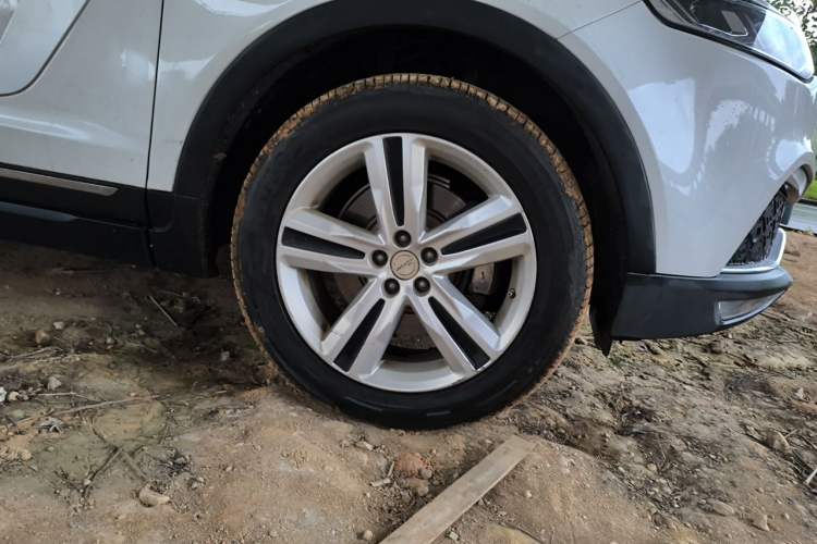 Used Zotye T700 2017 1.8T Dual-Clutch Luxury Model Right Front Wheel Hub