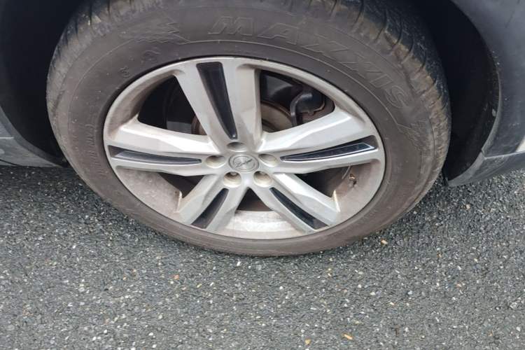 Used Zotye T700 2017 1.8T Dual-Clutch Luxury Model Right Front Wheel Hub