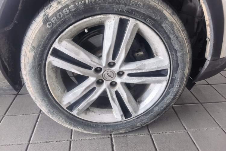 Used Zotye T700 2017 1.8T Dual-Clutch Luxury Model Right Front Wheel Hub