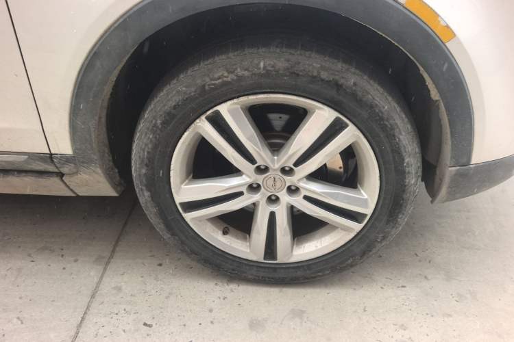 Used Zotye T700 2017 1.8T Dual-Clutch Luxury Model Right Front Wheel Hub