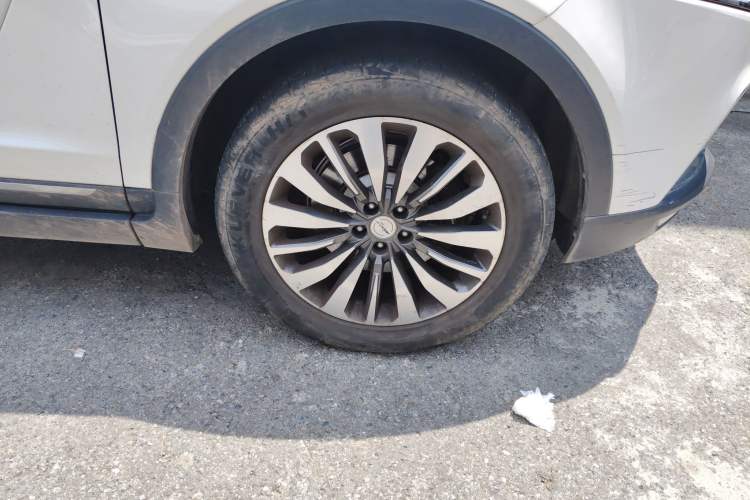 Used Zotye T700 2017 1.8T Dual-Clutch Luxury Model Right Front Wheel Hub