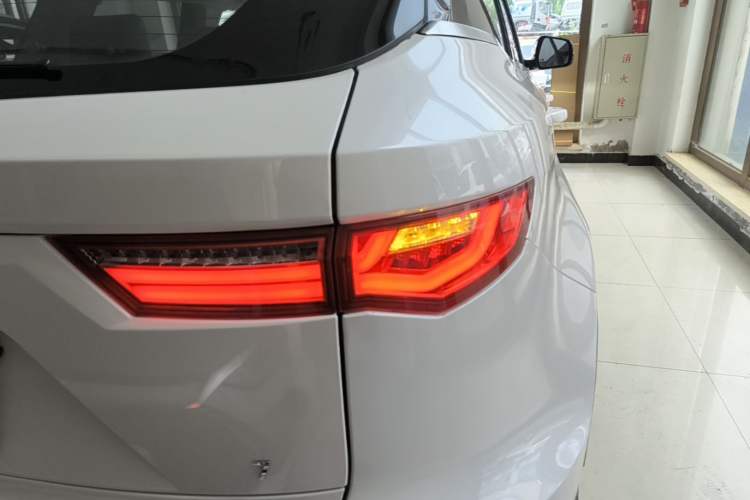 Used Zotye T700 2017 1.8T Dual-Clutch Luxury Model Right Rear Taillight