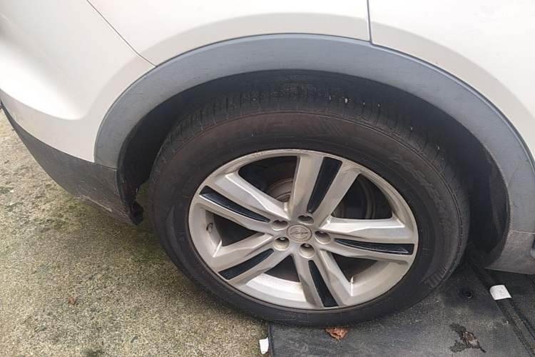 Used Zotye T700 2017 1.8T Dual-Clutch Prestige Model Right Rear Wheel Hub