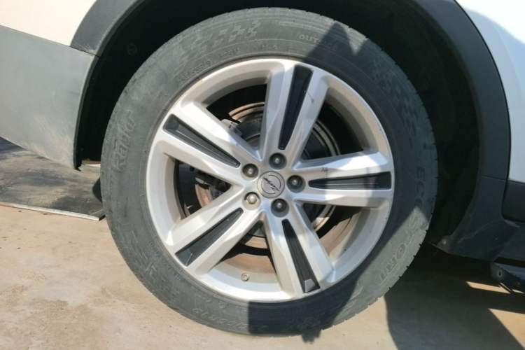 Used Zotye T700 2017 1.8T Dual-Clutch Prestige Model Right Rear Wheel Hub